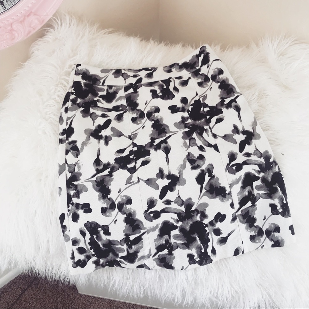 NWOT! H&M PETAL SKIRT 💘